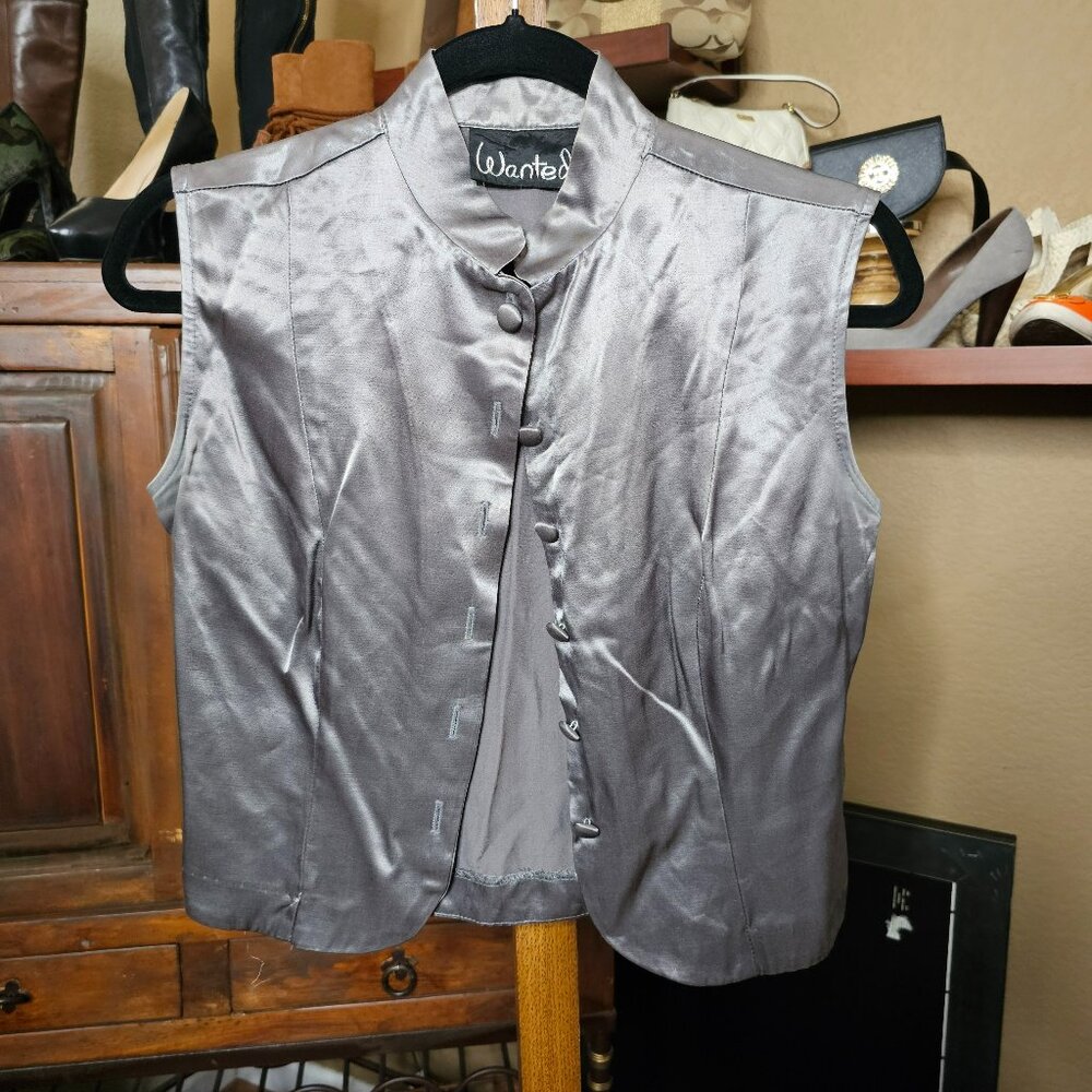 💛45. Sz M Wanted Gray Satin Feel Vest Like Top